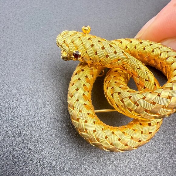 Vintage Gold Tone Snake Brooch With Red Rhinestone Eyes Woven Textured Design St - Picture 7 of 8